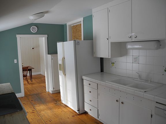5th image of 79 Central St