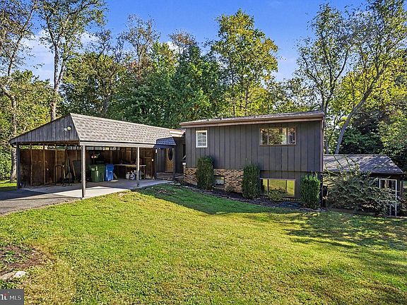 3rd image of 2519 Derby Dr