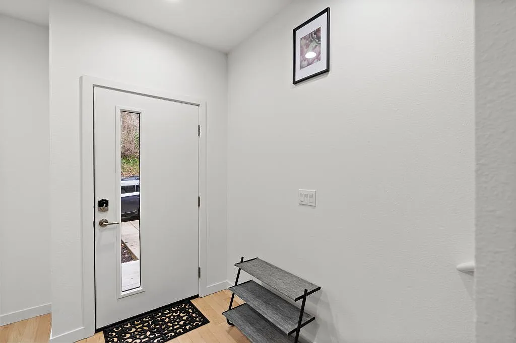 8712 42nd Ave. S. - 2 bedrooms — Photo 4