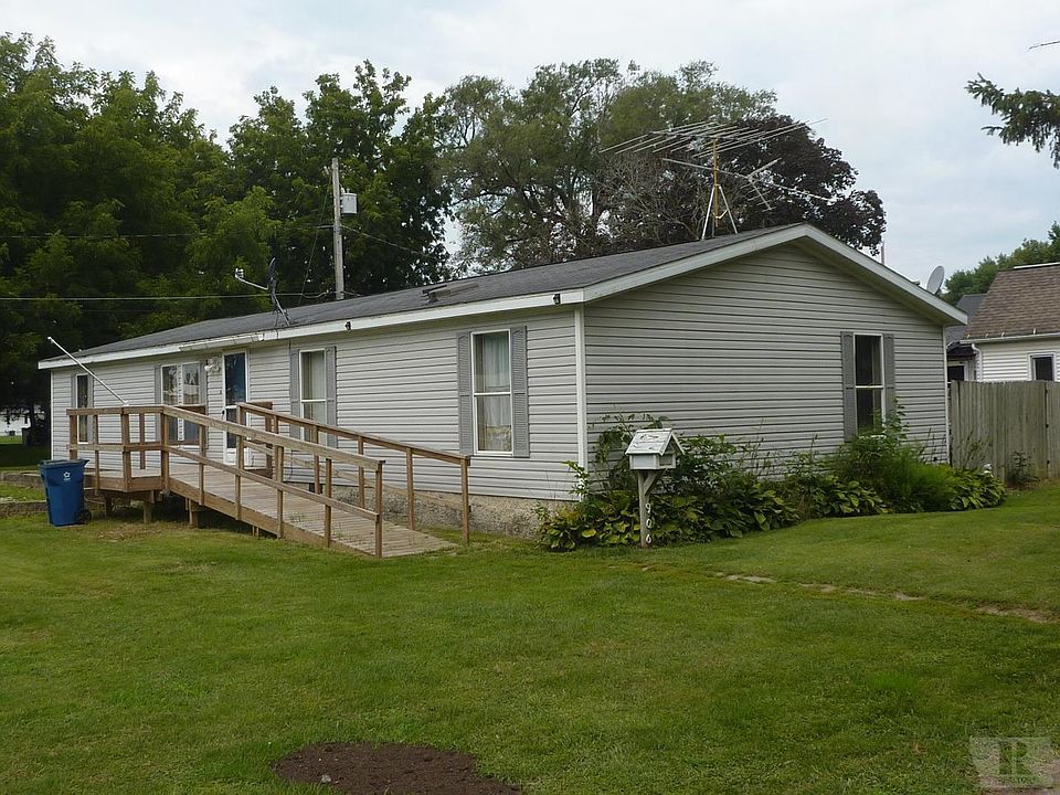 1st image of 906 4th Ave