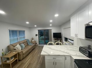 7 Daniels Rd, Hampton Bays, NY 11946