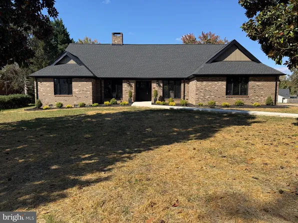 15 Steeplechase Rd, Fredericksburg, VA 22405