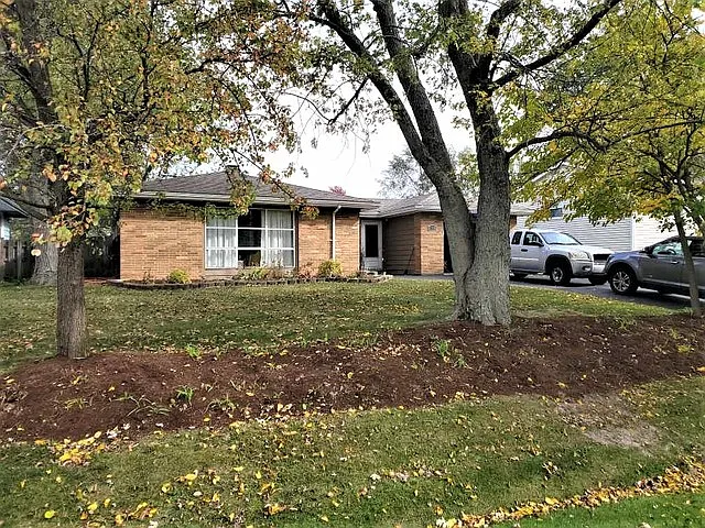 605 Deerpath Dr photo 1