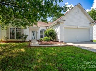 5833 Branthurst Dr, Charlotte, NC 28269