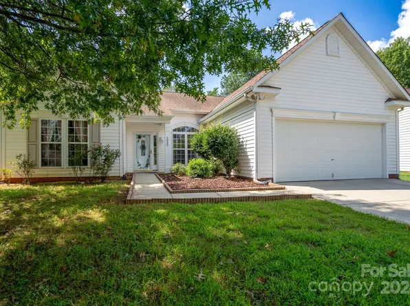 5833 Branthurst Dr, Charlotte, NC 28269