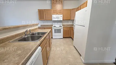 3 bed, 2.5 bath, 1889 sqft, $1,959 — Photo 2
