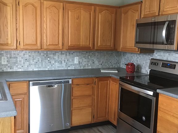 4th image of 1047 Lakeside Dr