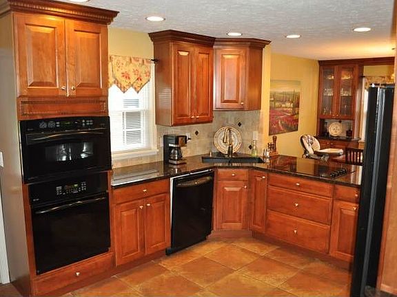 3rd image of 7711 Charron Ct
