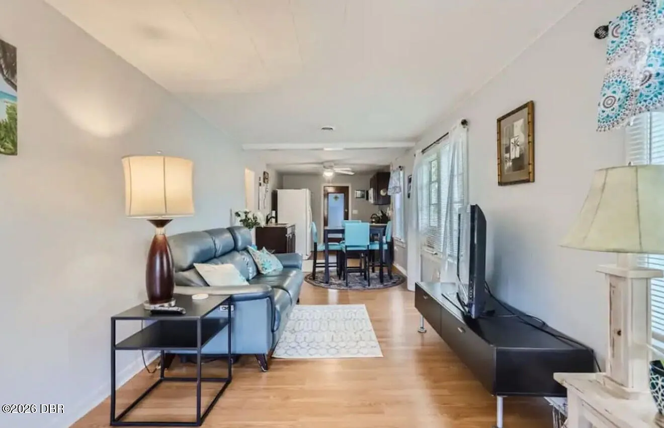 3 bed, 1.0 bath, 2437 sqft, $1,995 — Photo 4