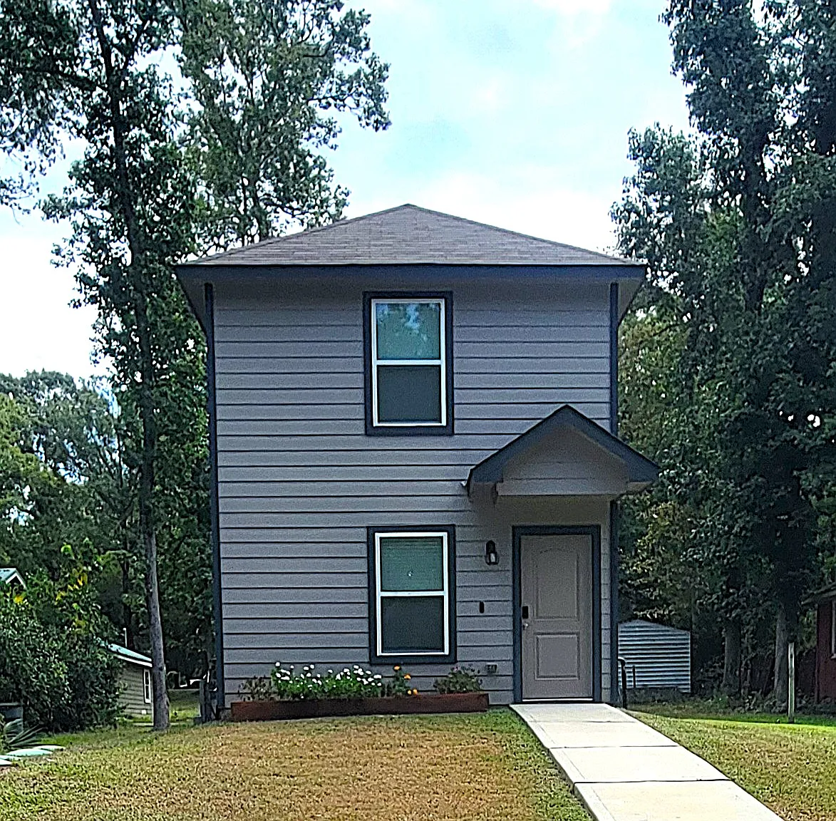 3 bed, 832 sqft, $1,400 — Photo 1