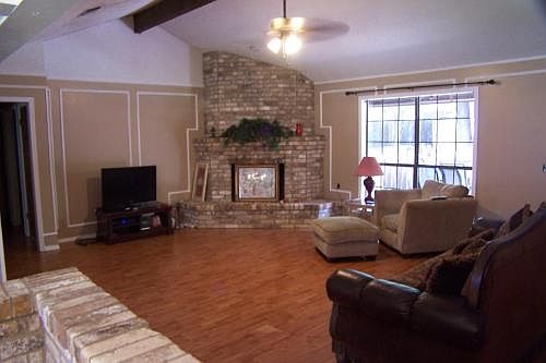 4th image of 935 Brandyn Pl