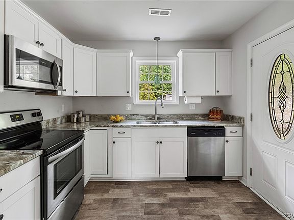 3rd image of 900 Partridge Ln