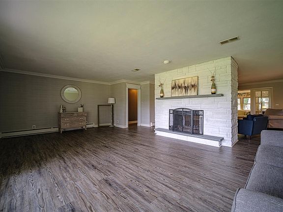 5th image of 7055 Kinnikinnick Dr