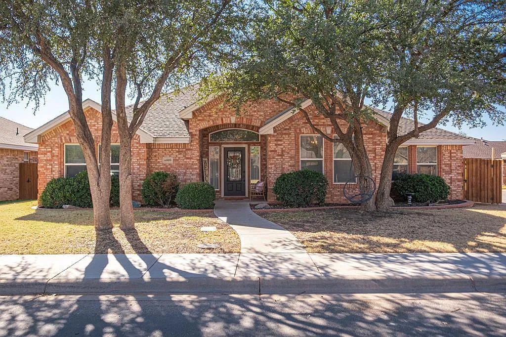 4 bed, 2.5 bath, 2415 sqft, $3,500 — Photo 1