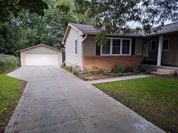 2nd image of 3017 Meadow Ln