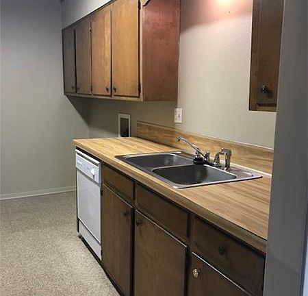 3rd image of 106 Elmhurst Cir Unit C