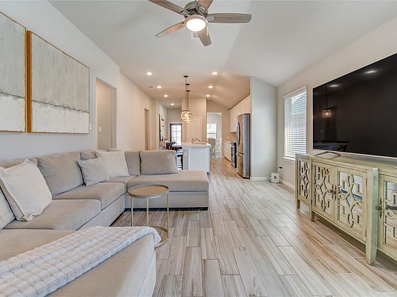 3rd image of 5011 Yellow Rays Trl