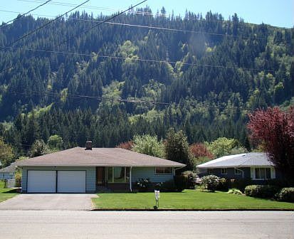 Overview of home w/mtns.