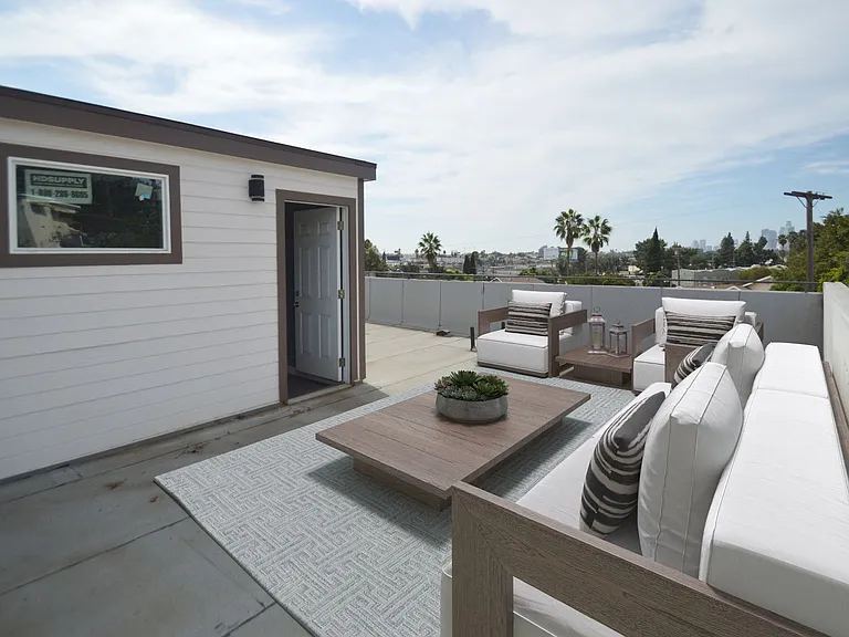 1276 1/2 Ricardo St — Photo 14