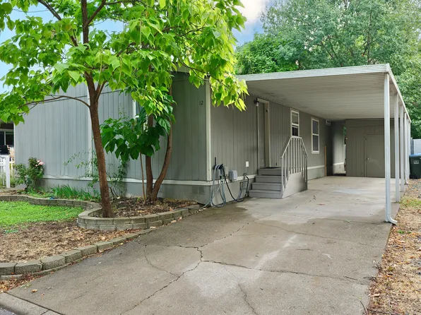 633 E Archwood Dr Unit 12, Eagle Point, OR 97524