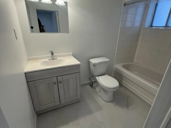 1389 Lansdowne Ave, Toronto, ON M6H 3Z9