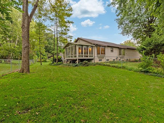2nd image of 476 Woodview Rd