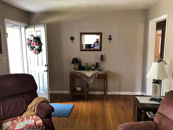 4th image of 3130 Daviess St