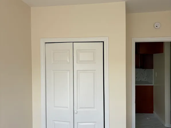 261 South Ave #2, Staten Island, NY 10303