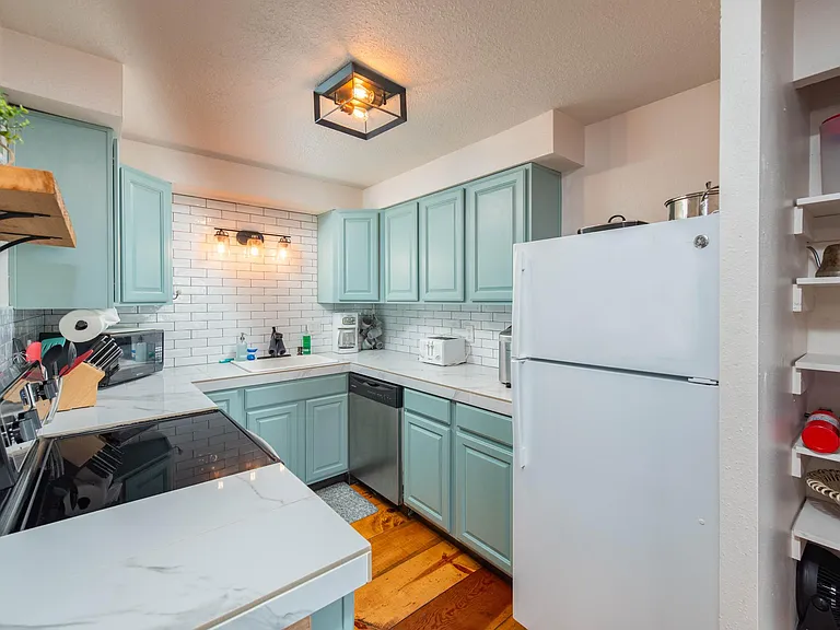 Updated Kitchen, fully stocked and ready to use!