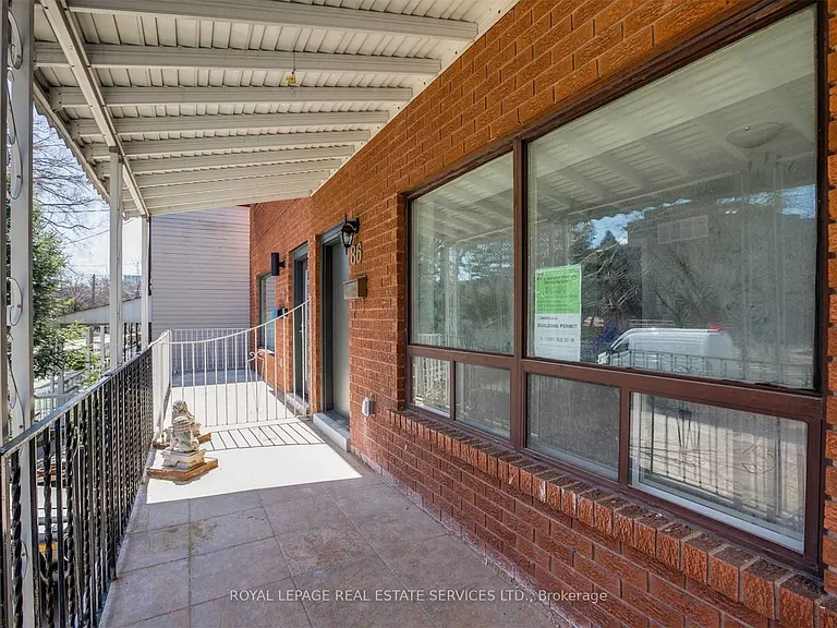 86 Givins St #UPPER — Photo 2