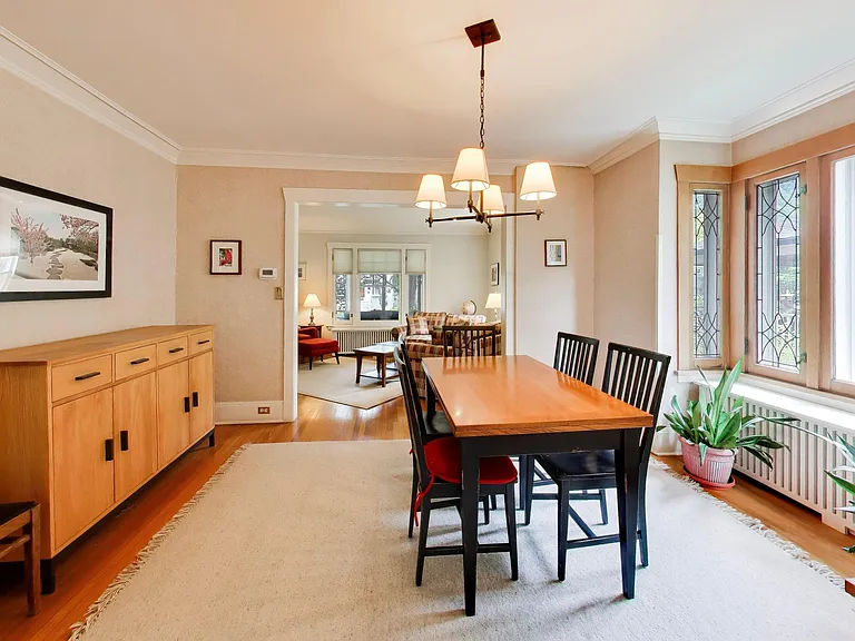 2624 Thayer St — Photo 10