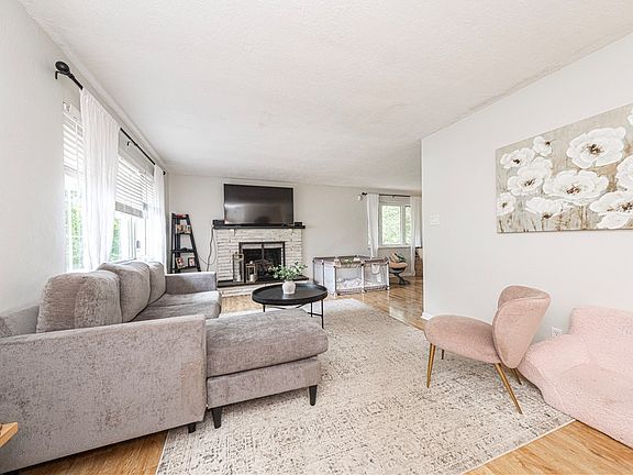 2nd image of 1933 Broadview Pl