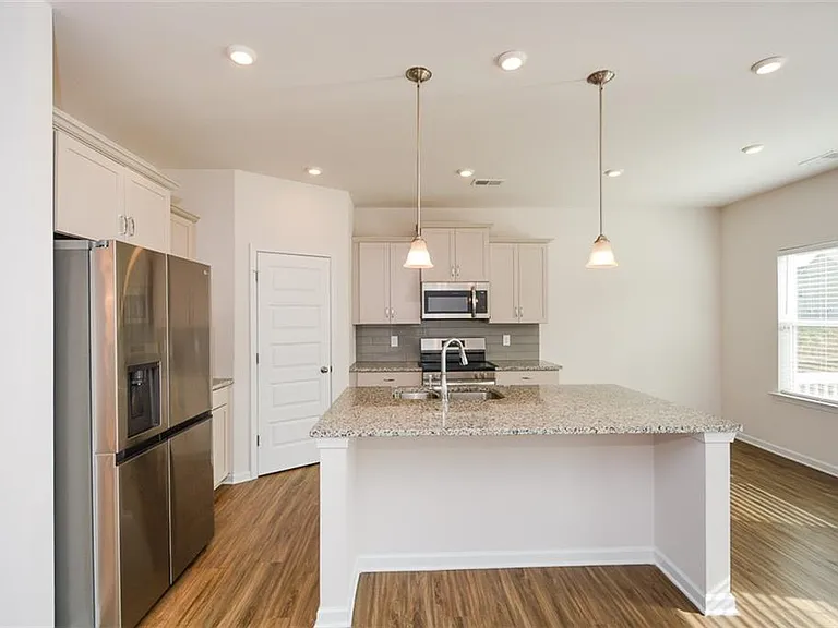350 Cranston Dr — Photo 12