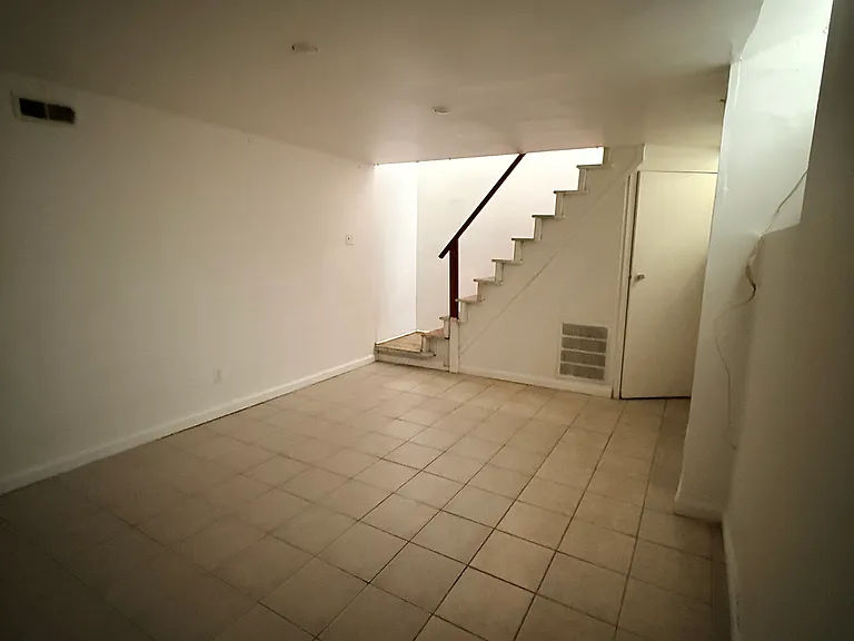 254 S 10th St #1-R — Photo 12