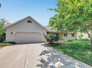 1615 Kalahari Dr, Green Bay, WI 54313
