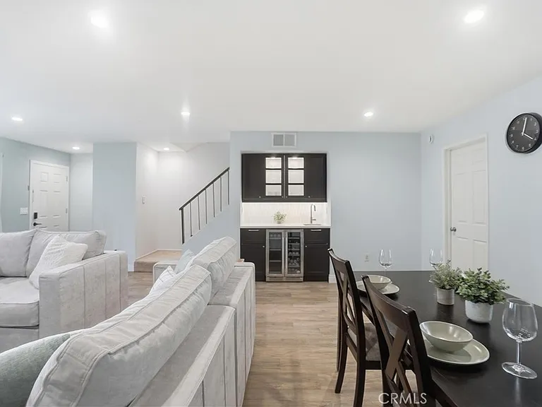 9960 Owensmouth Ave — Photo 5