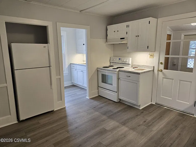 468 Railroad St — Photo 3