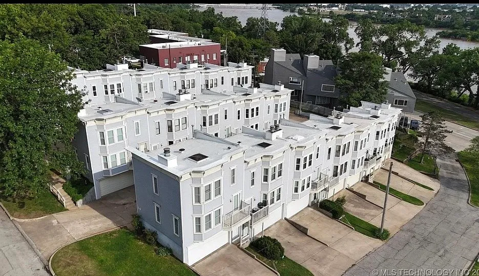 Building Photo - 766 W 13th St #A