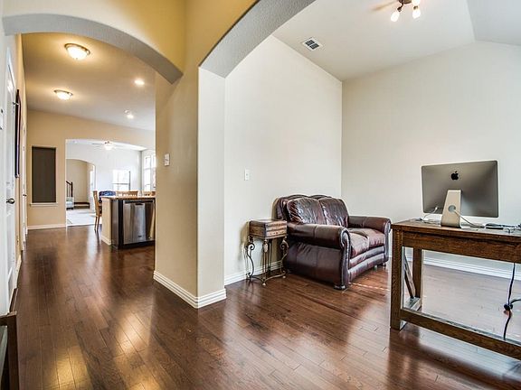 3rd image of 4020 Deer Lake Dr
