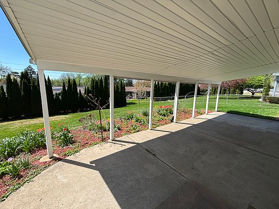 3rd image of 2714 Harmony Dr