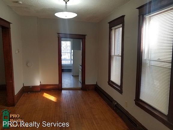 4th image of 260 Irving Ave N #1