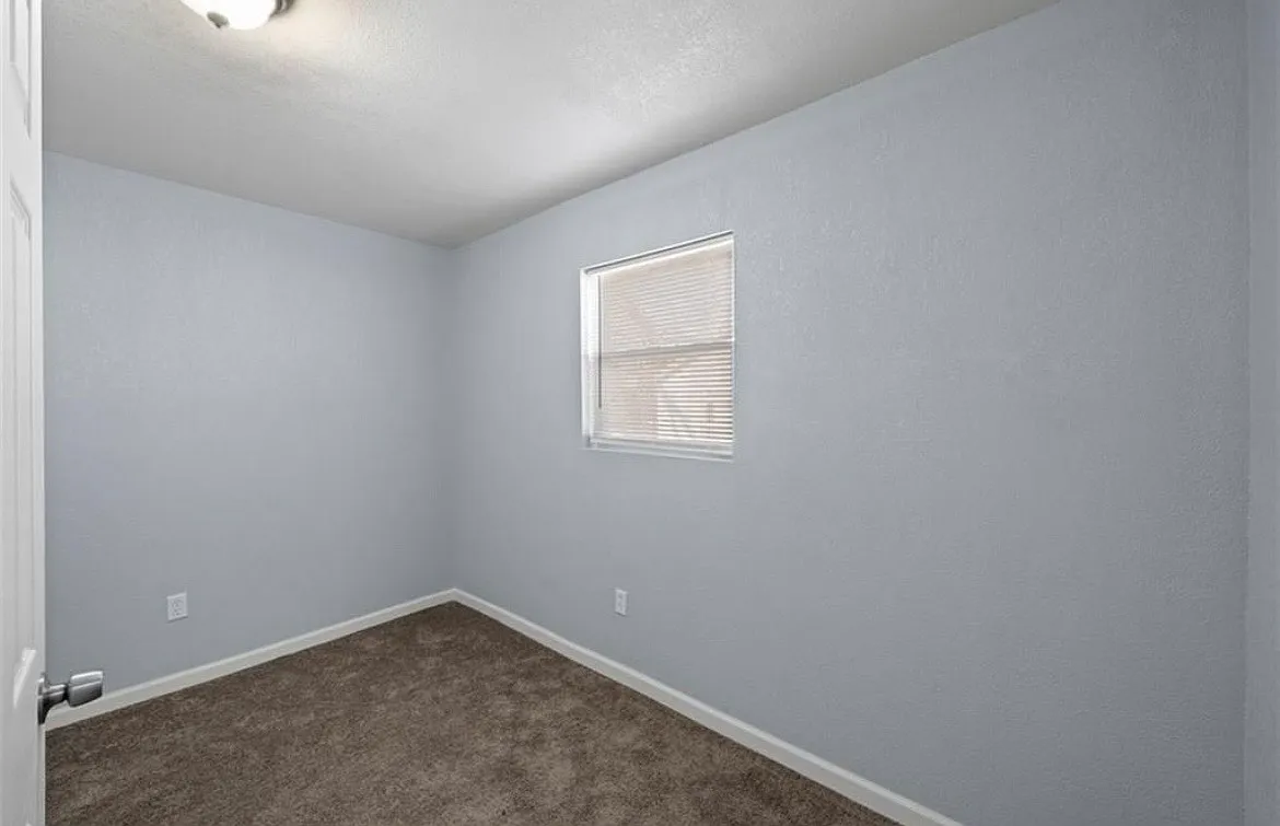 3 bed, 1.5 bath, 1104 sqft, $1,500 — Photo 4