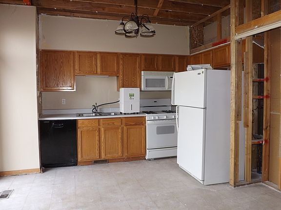 4th image of 21441 Franklin Cir
