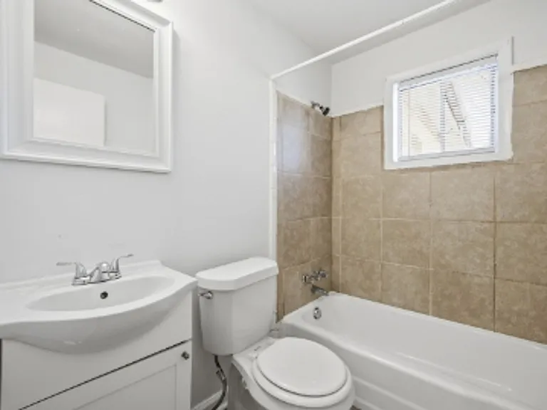 642 Dresden Dr — Photo 1