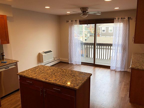 5th image of 6729 N Oxford Ave Floor 2
