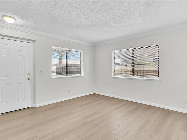 8922 I Ave #2 — Photo 4