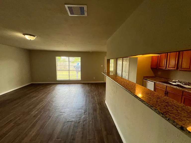 17626 Bullis Gap Dr — Photo 4