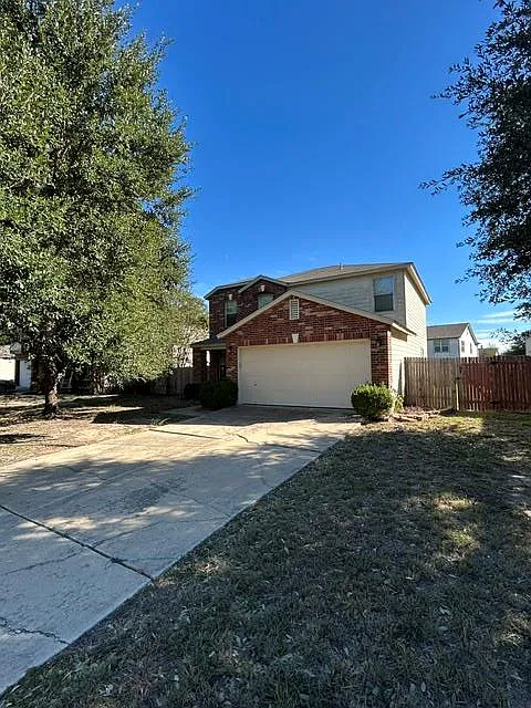 4 bed, 2.5 bath, 2005 sqft, $2,000 — Photo 1