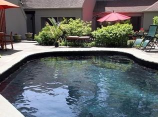 10 University Ln, Manchester, MA 01944