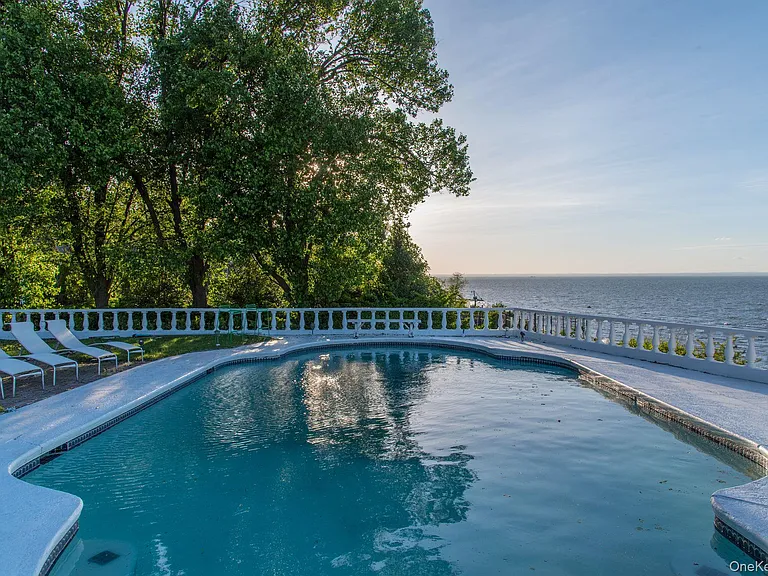 10 Beach Hill Dr — Photo 35